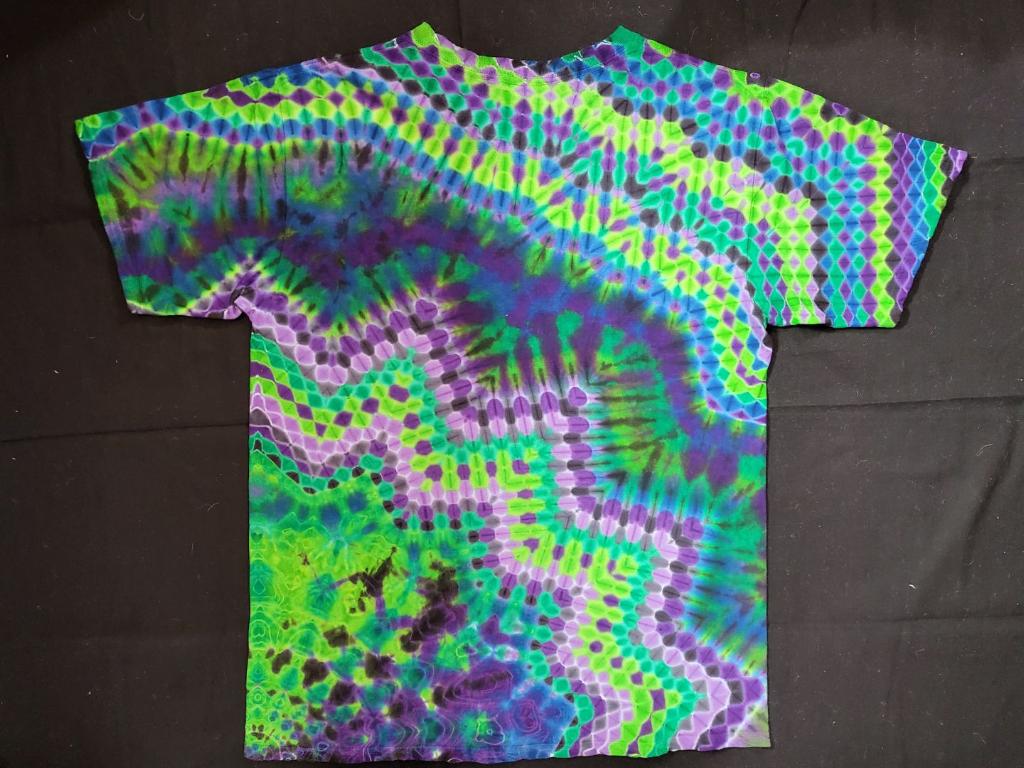 Large Geode tied Mandala with zigzag Honeycomb in a Mandala Pattern with some Scrunch
