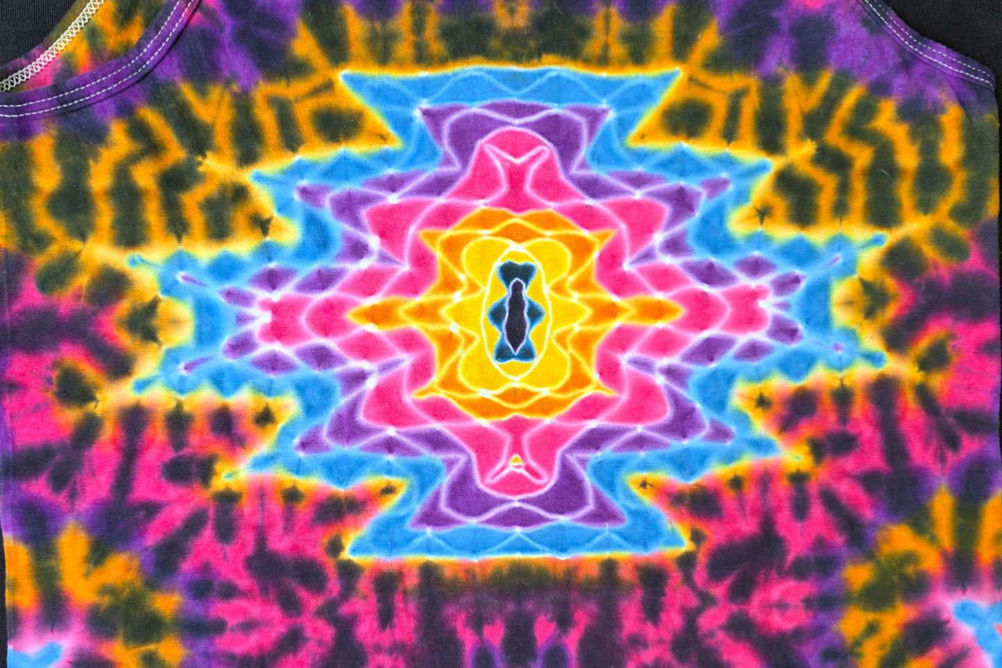 Small Neutron Star with Zigzag Pyramid