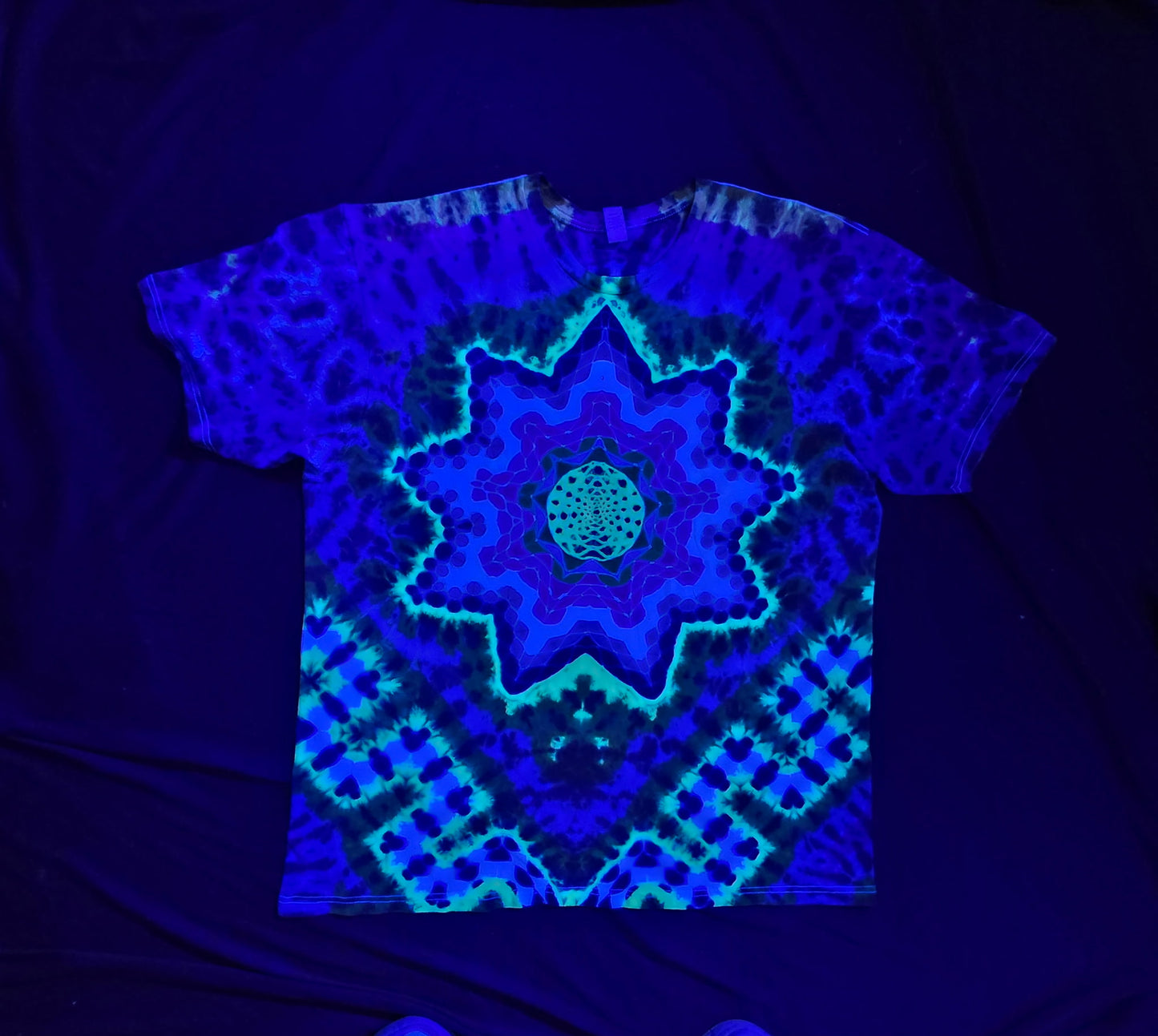 Large UV Starburst Mandala with Wrap-Around Design