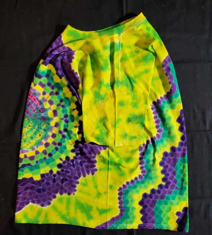 Large 18 Point Starburst Mandala with Zigzag Honeycomb Triangle Spine