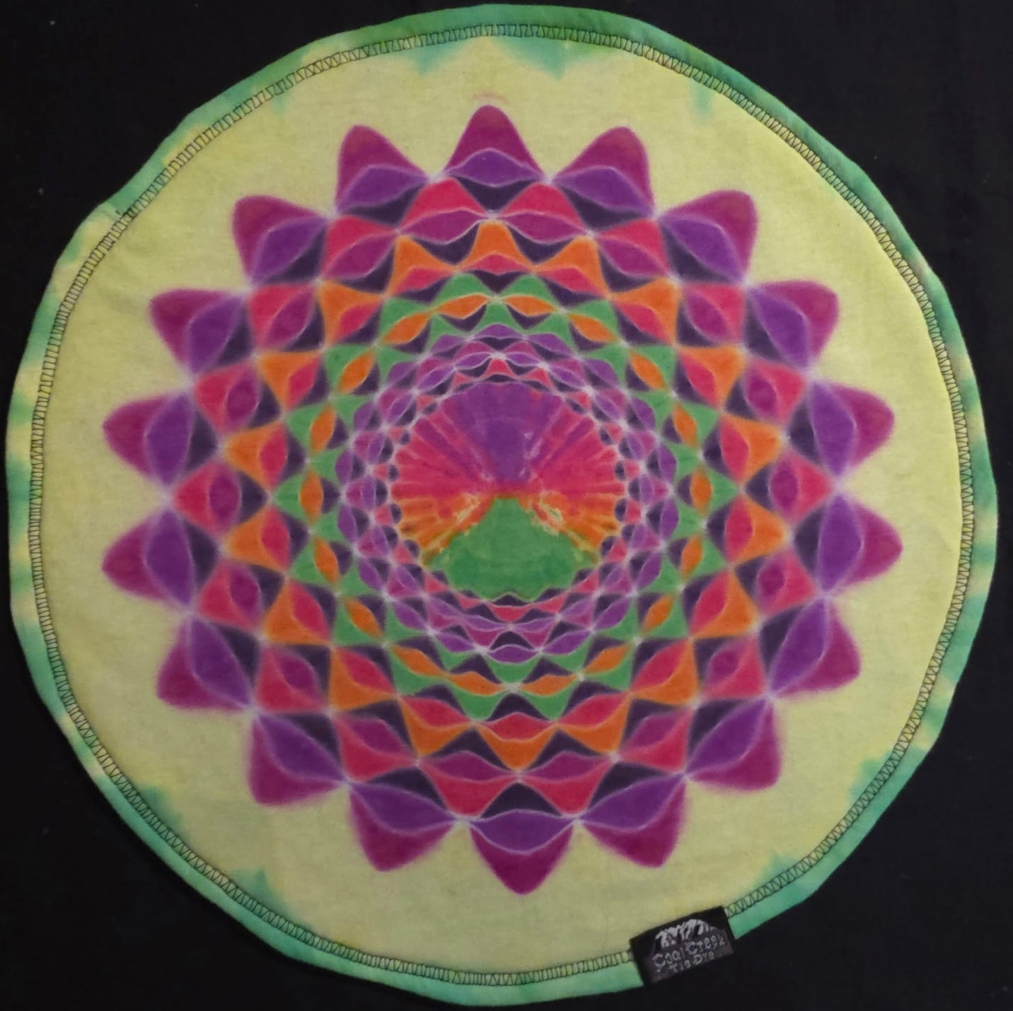 18 Point Mandala UV Reactive Rig Mat