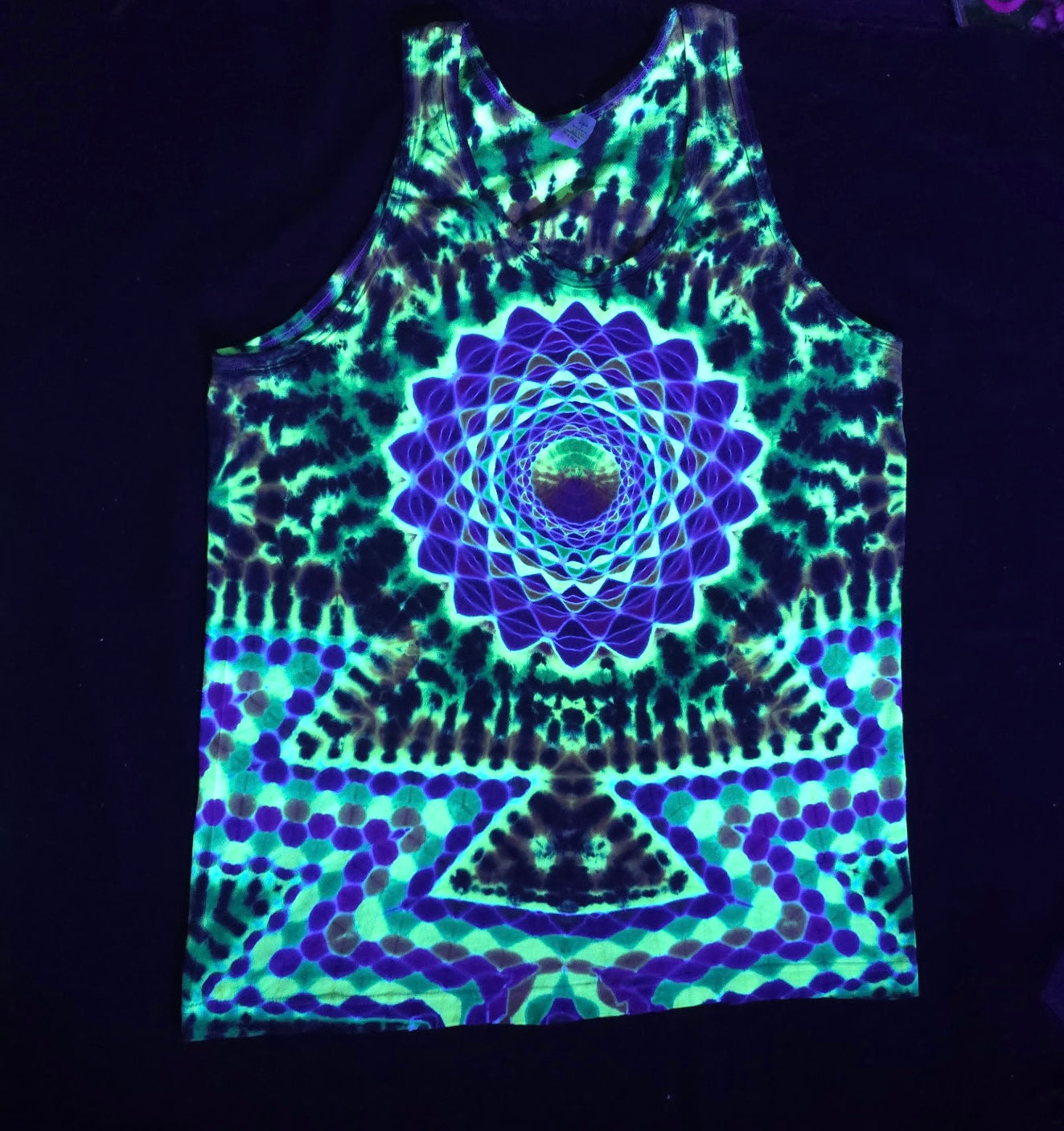 Large Mandala with Wrap-Around Zigzag Pyramid