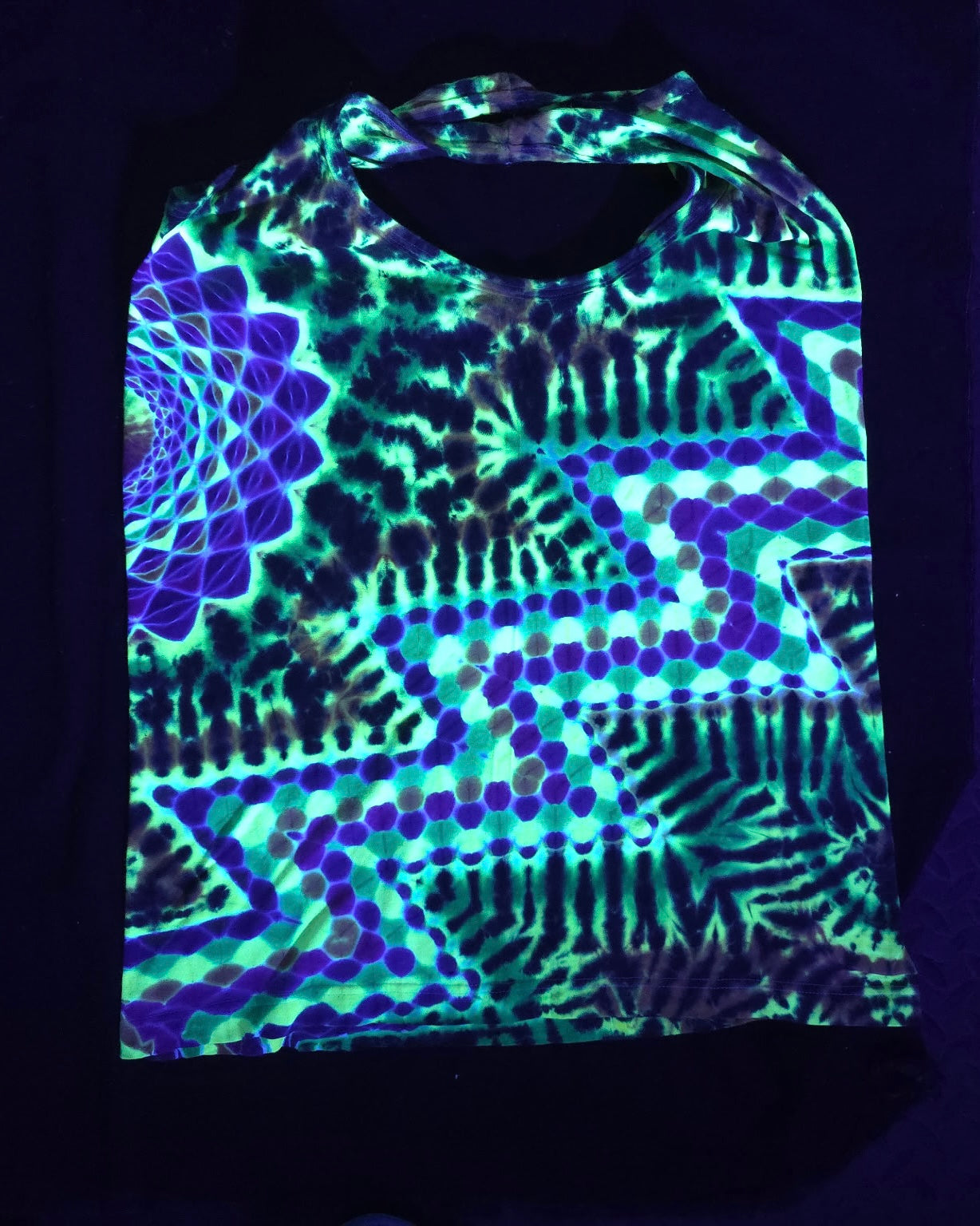 Large Mandala with Wrap-Around Zigzag Pyramid