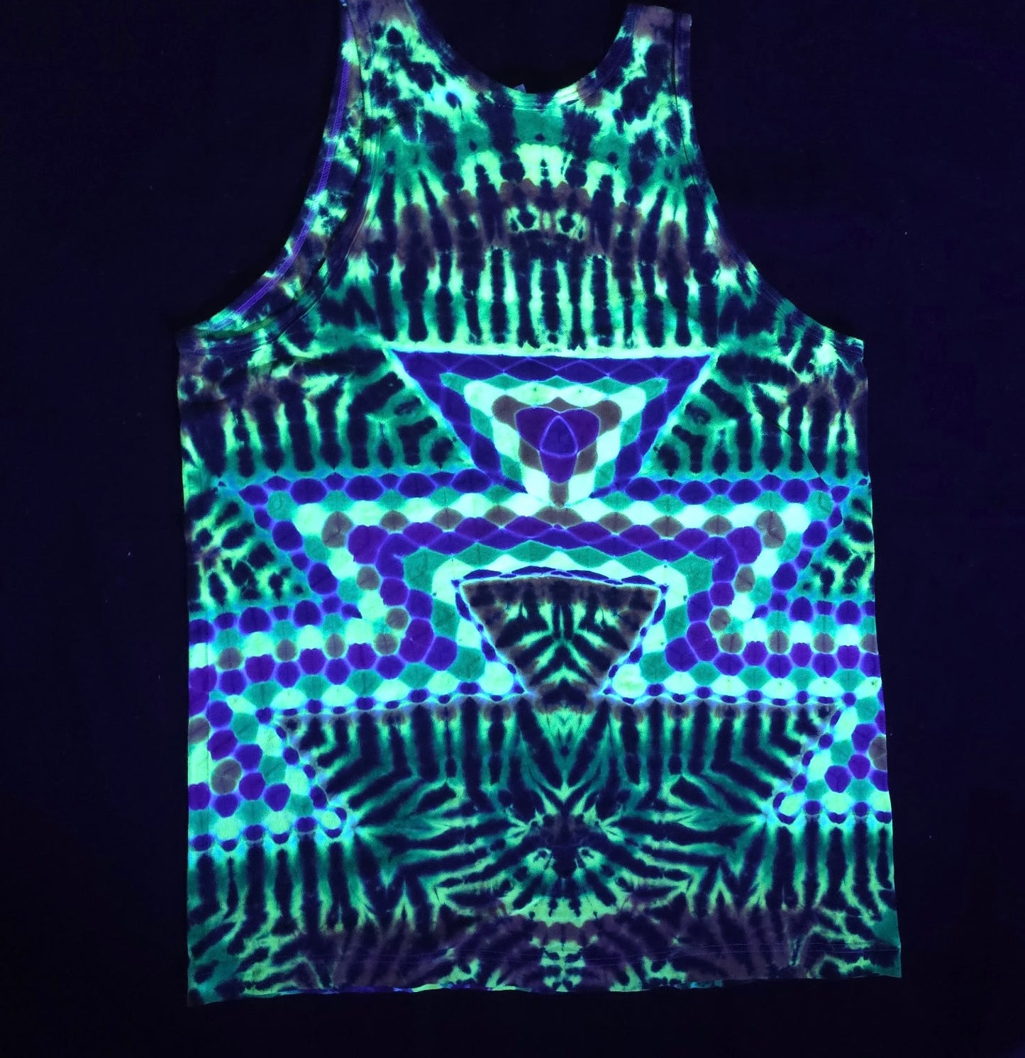 Large Mandala with Wrap-Around Zigzag Pyramid