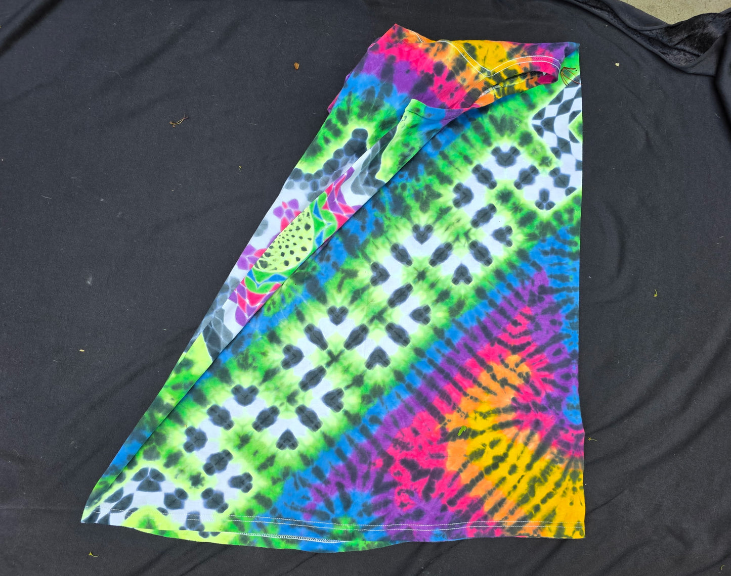 Large UV Starburst Mandala with Wrap-Around Design
