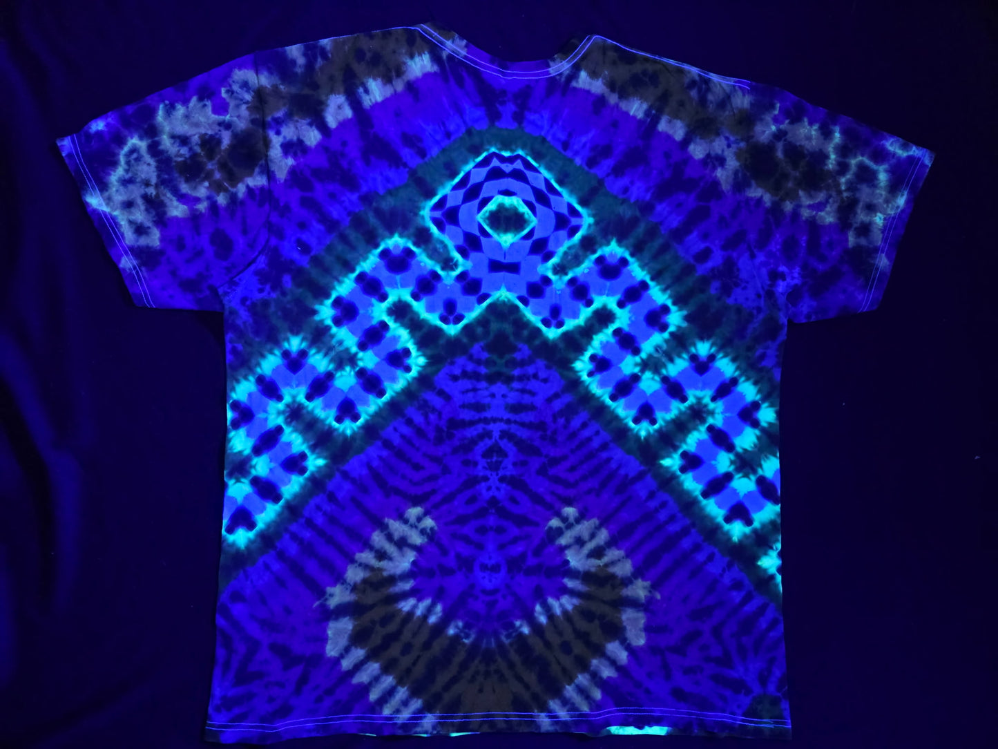 Large UV Starburst Mandala with Wrap-Around Design