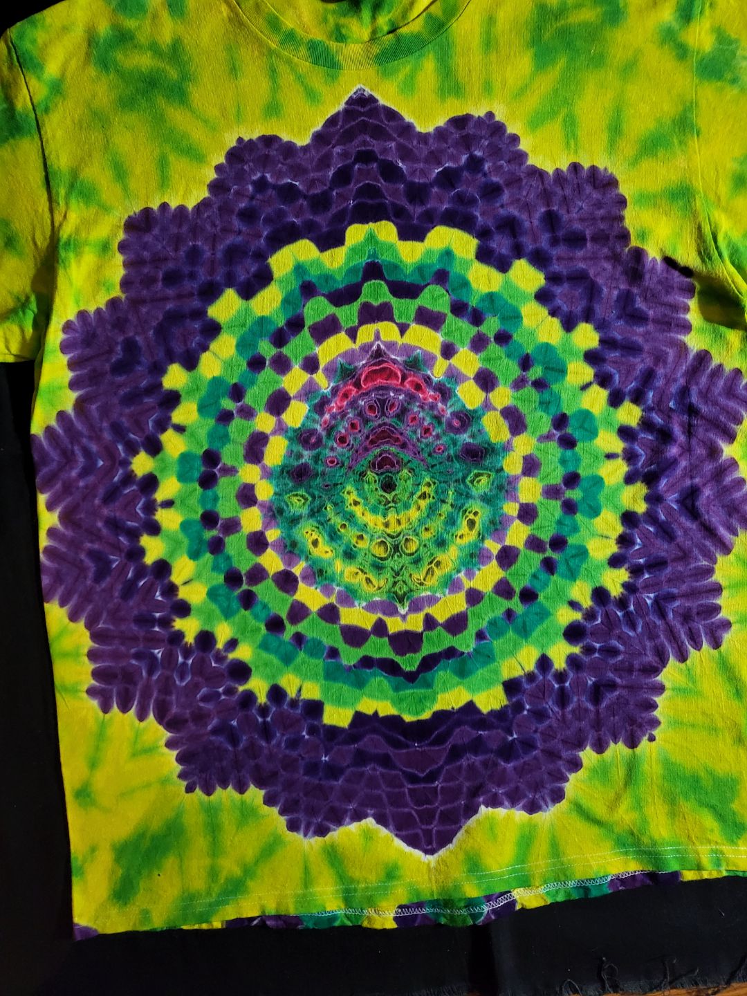 Large 18 Point Starburst Mandala with Zigzag Honeycomb Triangle Spine