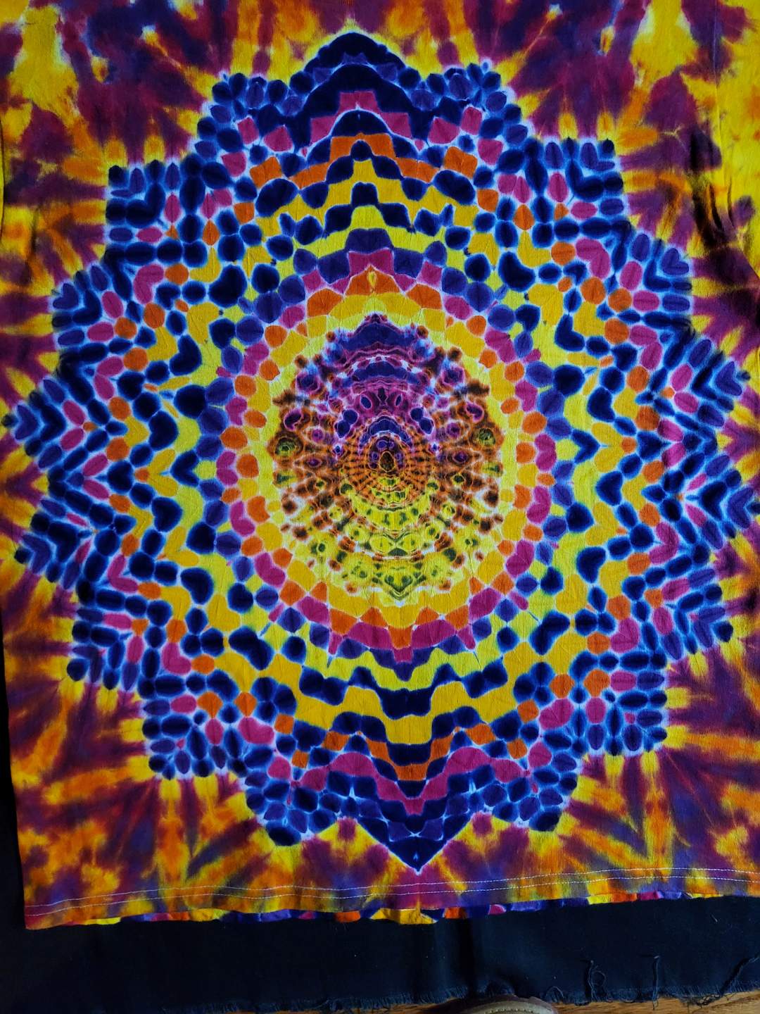 Large 18 Point Starburst Mandala with Zigzag Honeycomb Triangle Spine